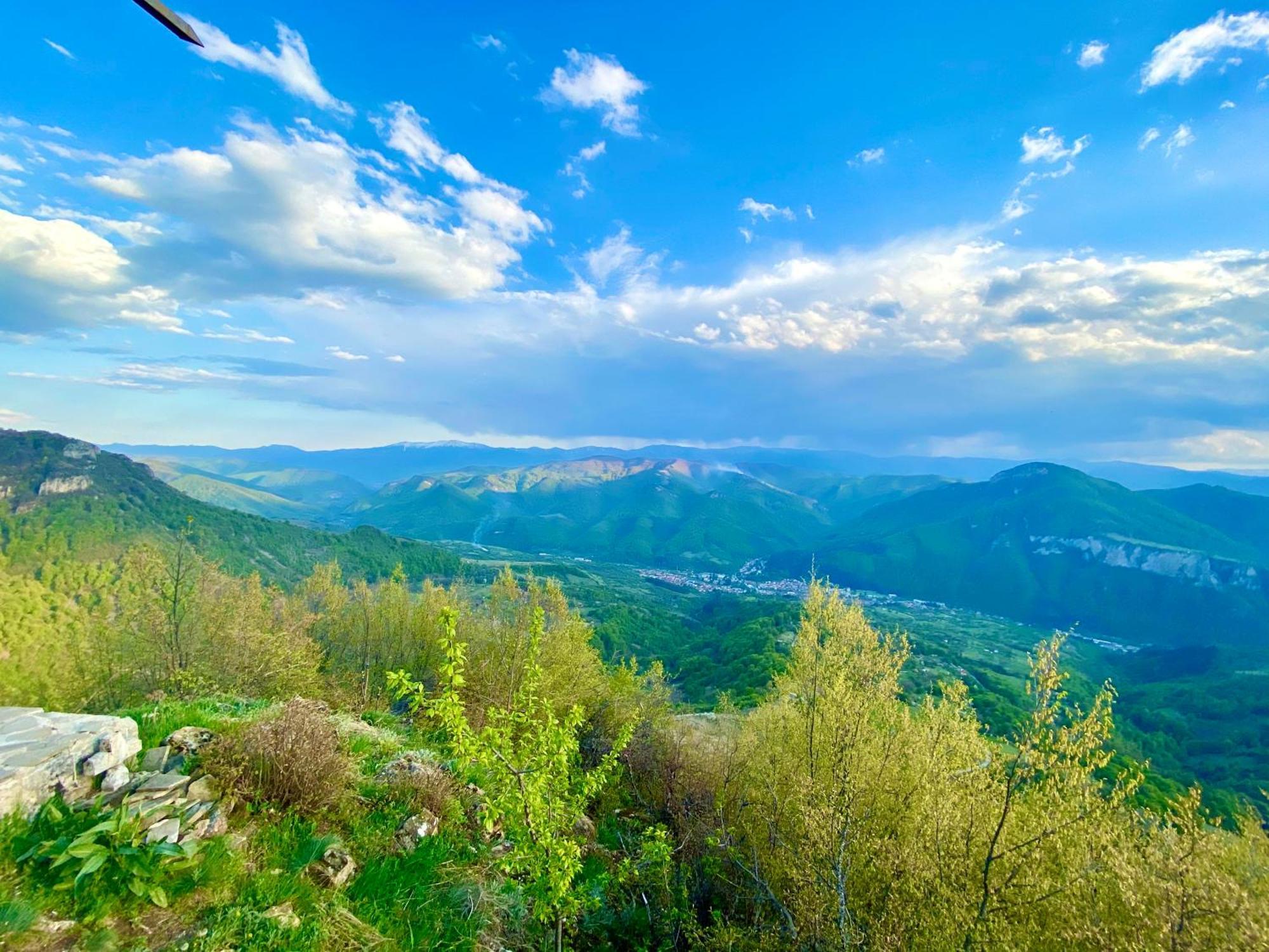 Пе́Трови Вили Рибарица Екстериор снимка